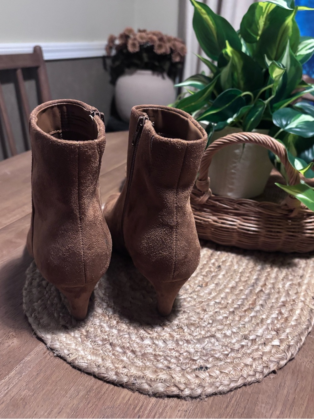 Universal Thread Brown Pointed Toe Suede Ankle Boots Kitten Heels - Picture 4 of 9